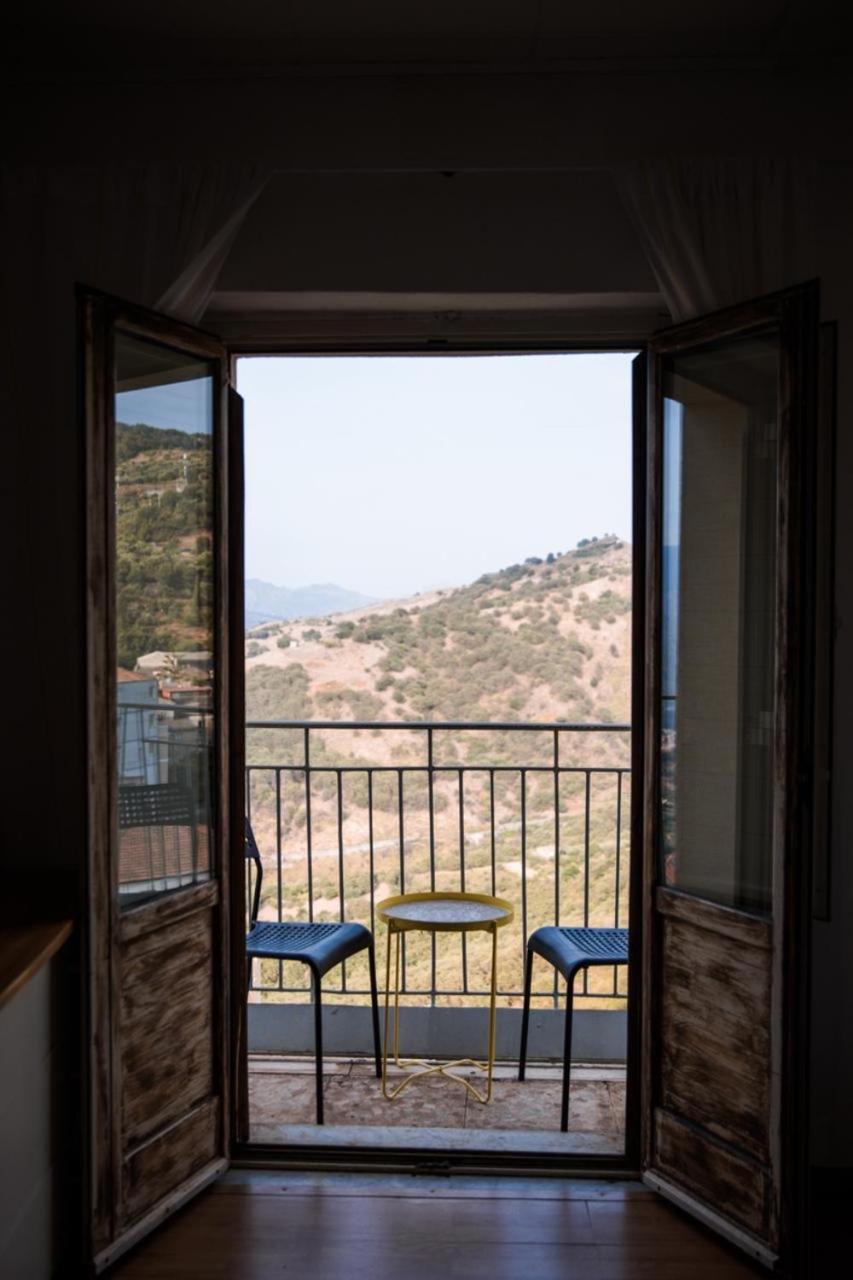 Le Chevalier Apartment Castiglione De Sicilia Exterior foto