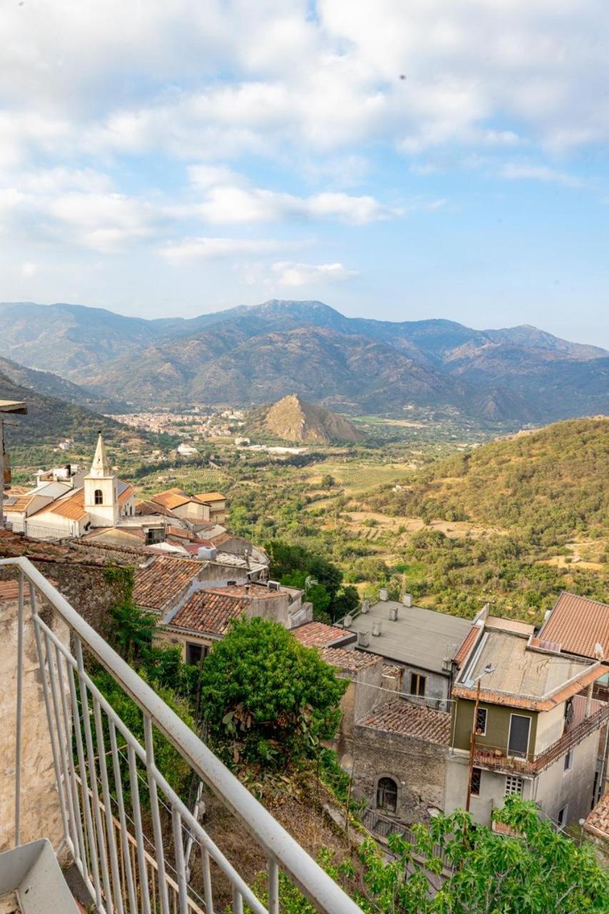 Le Chevalier Apartment Castiglione De Sicilia Exterior foto
